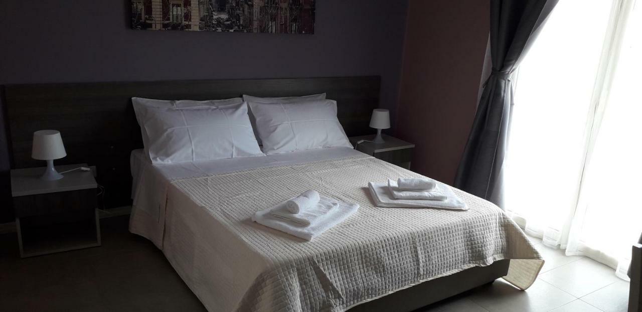 Borgo Palombaio 2 Bed & Breakfast Catania Bagian luar foto