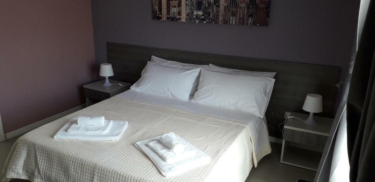 Borgo Palombaio 2 Bed & Breakfast Catania Bagian luar foto