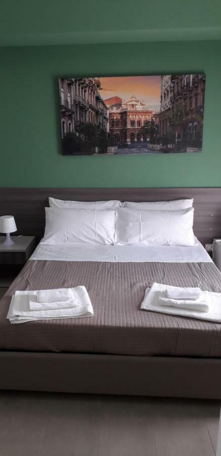 Borgo Palombaio 2 Bed & Breakfast Catania Bagian luar foto