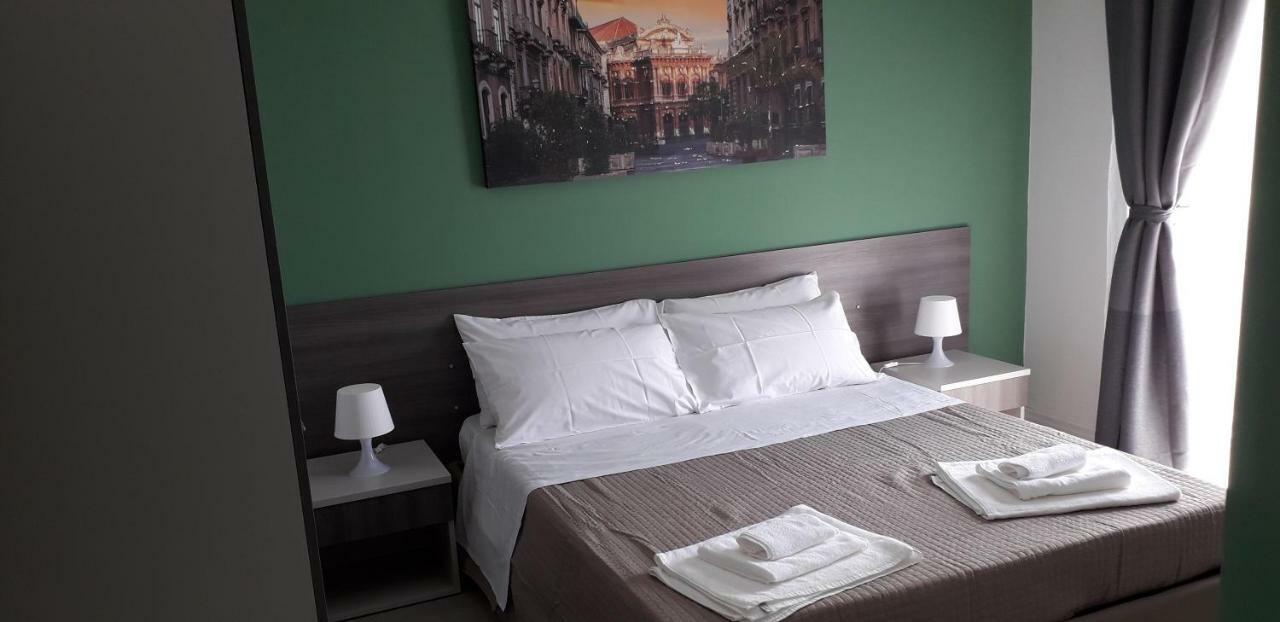 Borgo Palombaio 2 Bed & Breakfast Catania Bagian luar foto